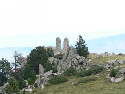 Photo de deux rochers en forme d'oreilles de lièvre