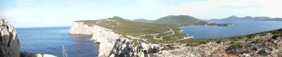 Foto de la cala de Porto Conta vista des del cap de la Caça